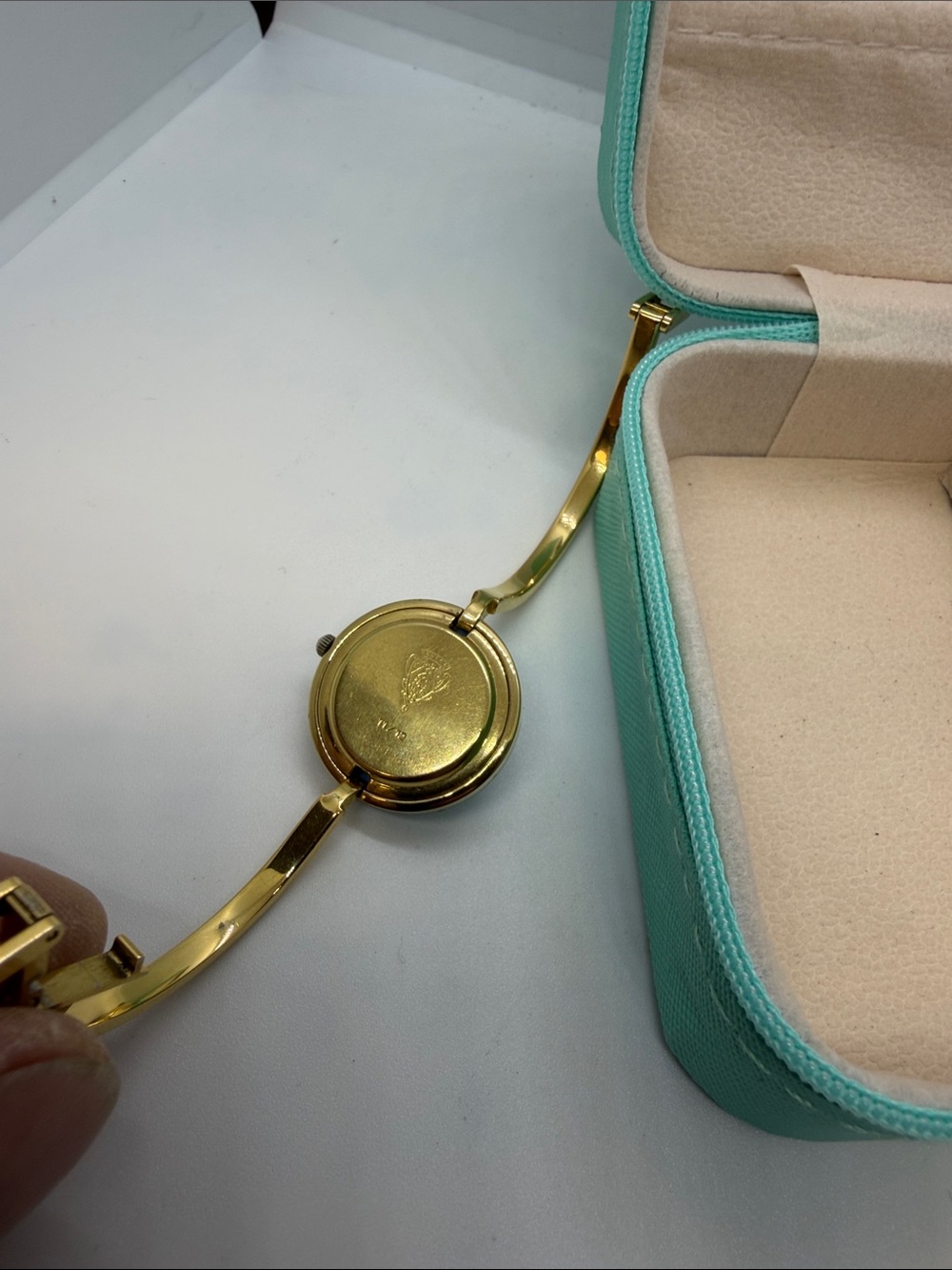Gucci Gold Bangle Watch with Light Blue Bezel and Interchangeable Bezels - Picture 6 of 6